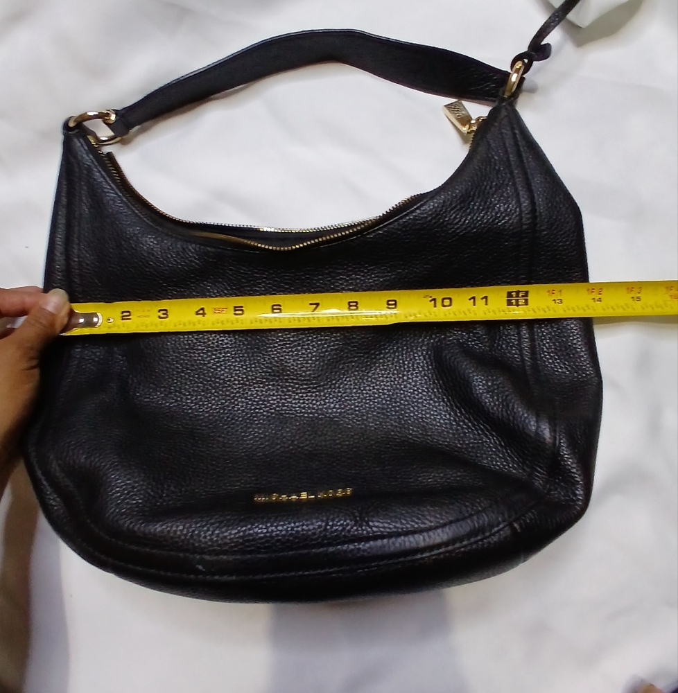 Michael Kors Black Leather Hobo Bag with Slouchy Silhouette - Picture 6 of 12